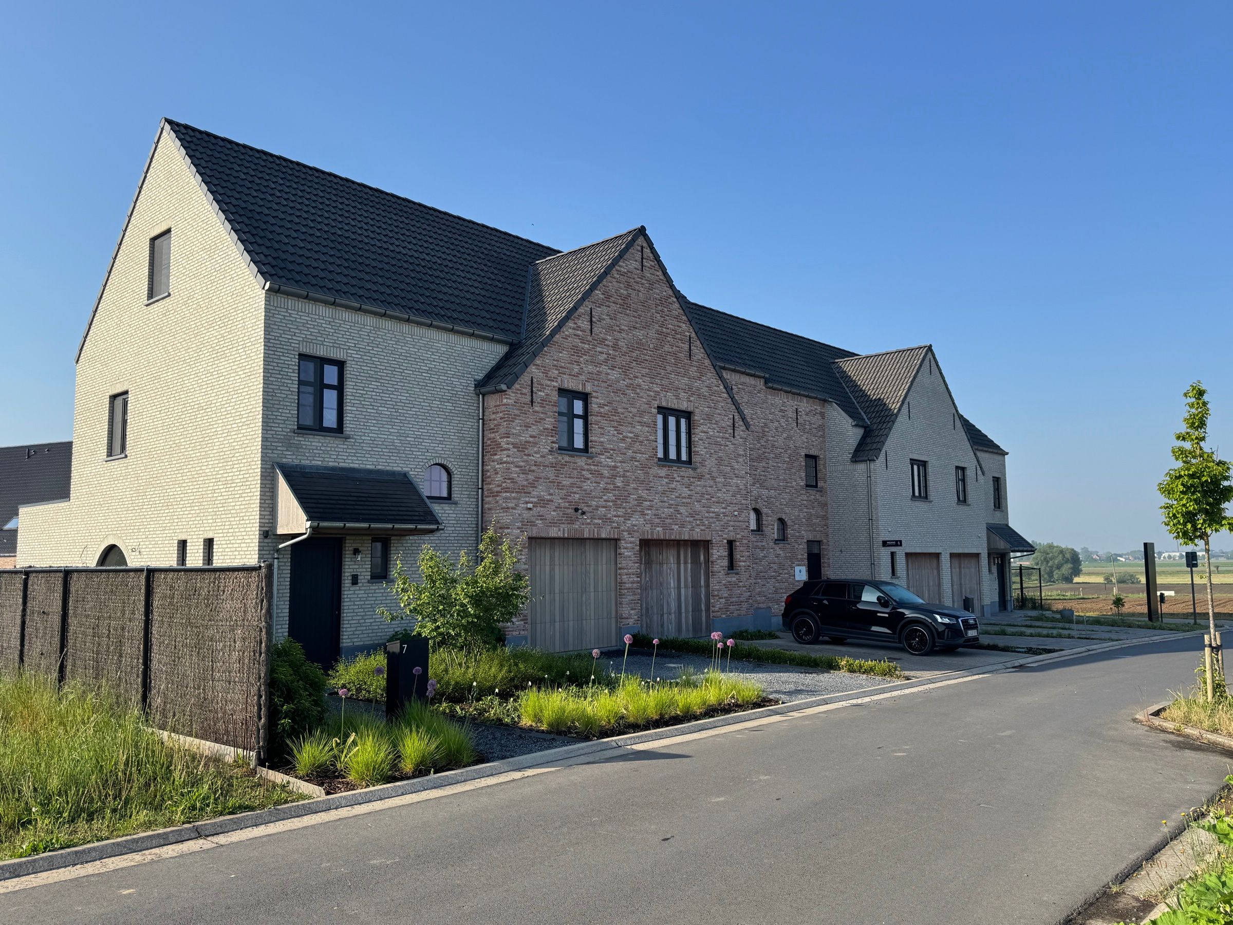 Vier afgewerkte geschakelde BEN-woningen in Mirrepadde, Wakken