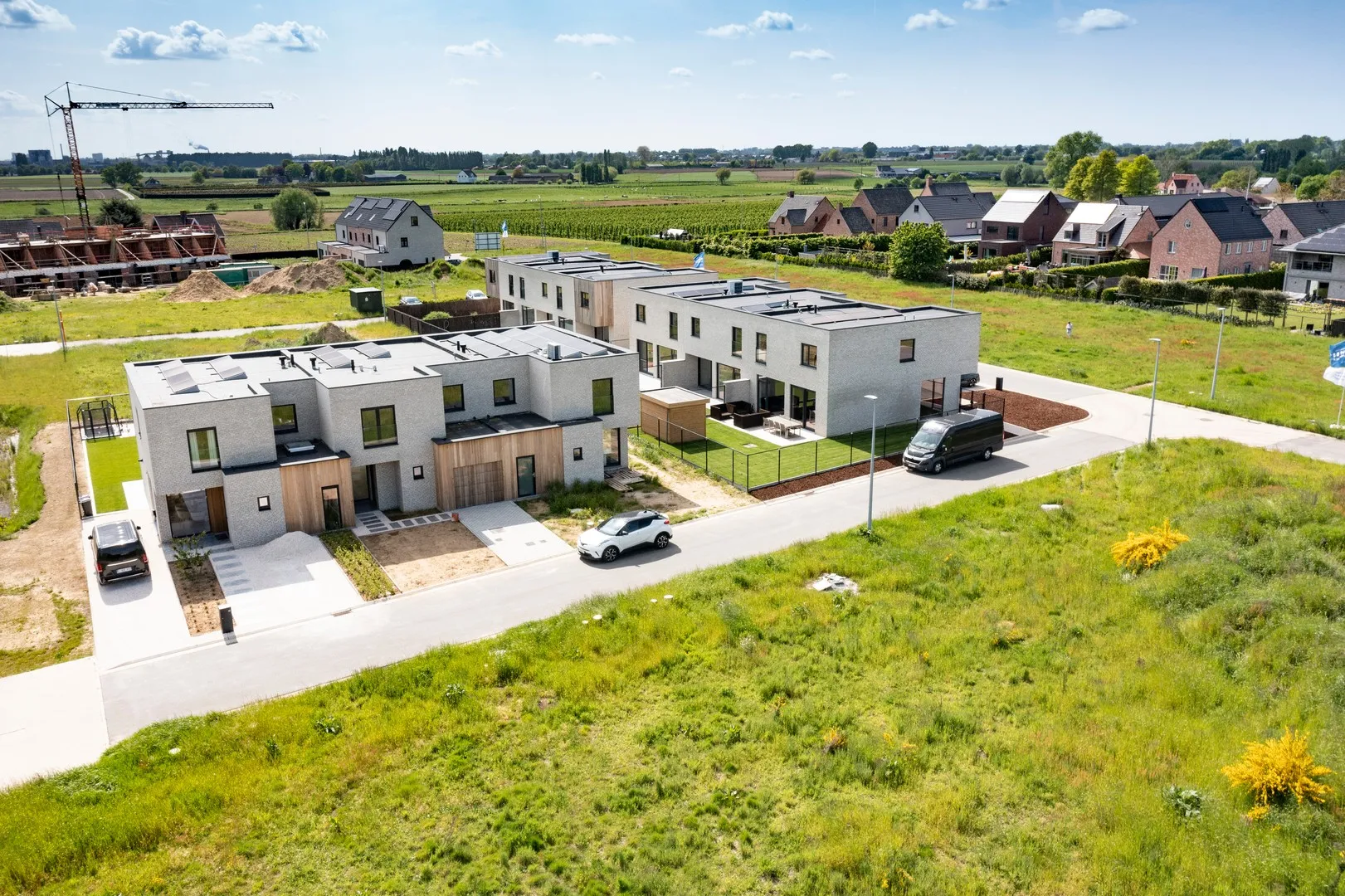 Luchtfoto van de verkaveling Mirrepadde in Wakken, omgeven door groen